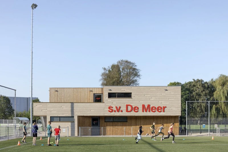 Nieuwbouw kantine en kleedkamers – s.v. De Meer, Amsterdam